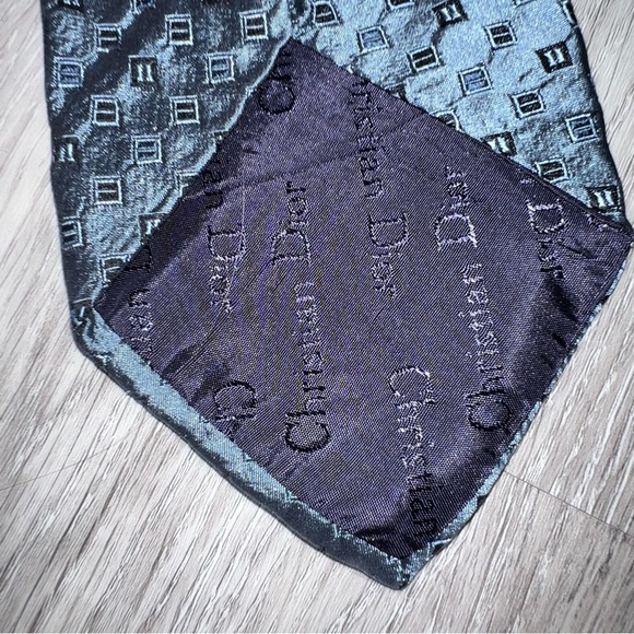 Christian Dior Blue Silver slim tie with square diagonal patterning. - Picture 4 of 7